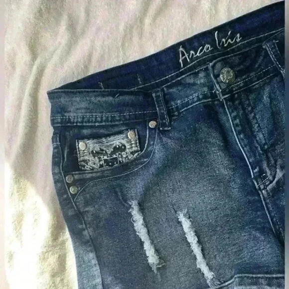 Arco Iris Juniors Sz 13 Distressed Denim Blue Denim Shorts Excellent Condition - Picture 5 of 7